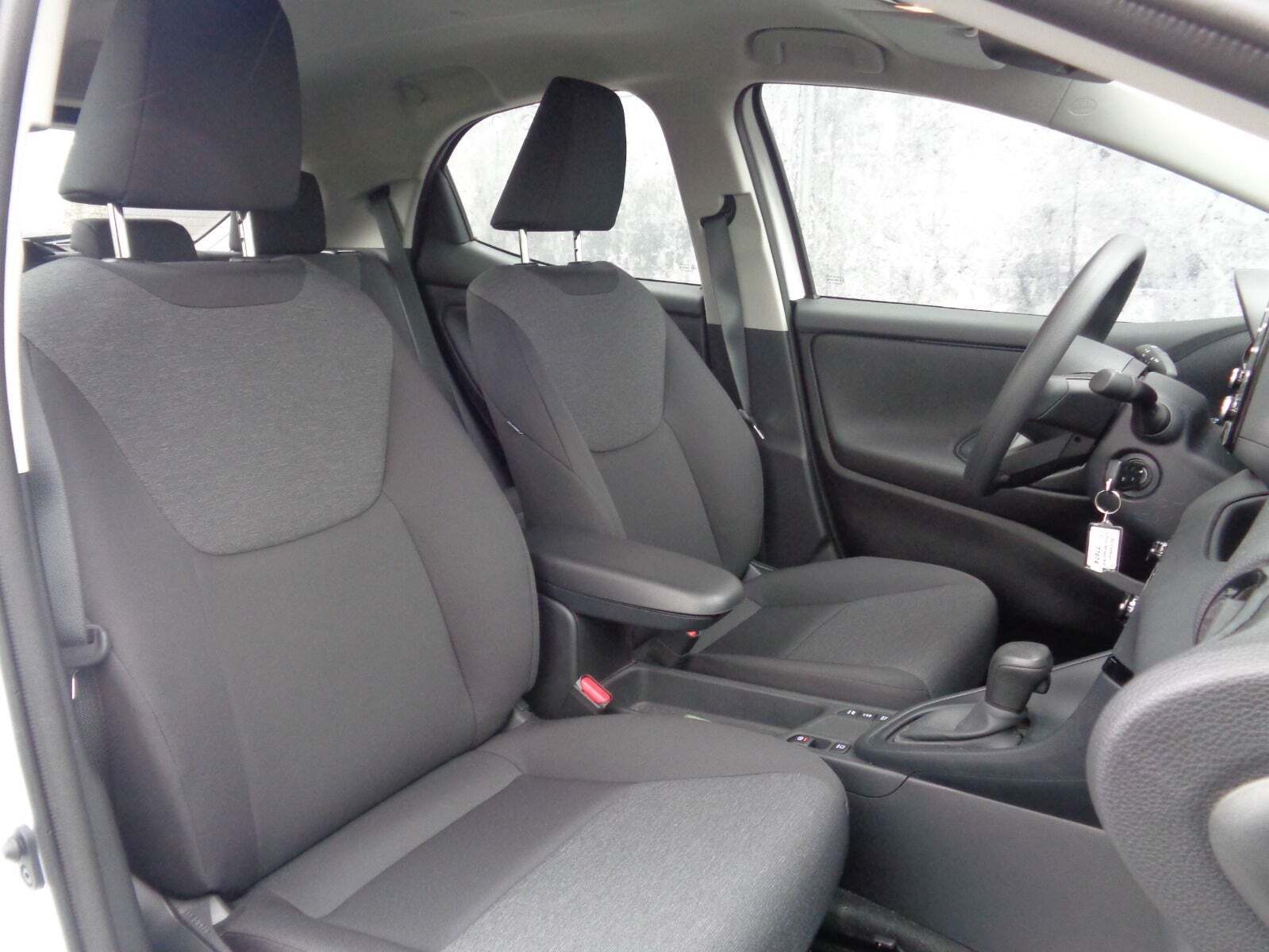 Hvid Mazda 2 fra 2023