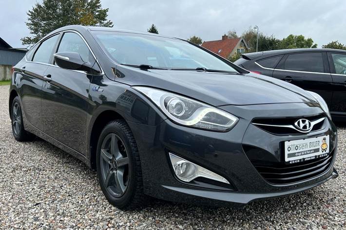 Grå Hyundai i40 fra 2013