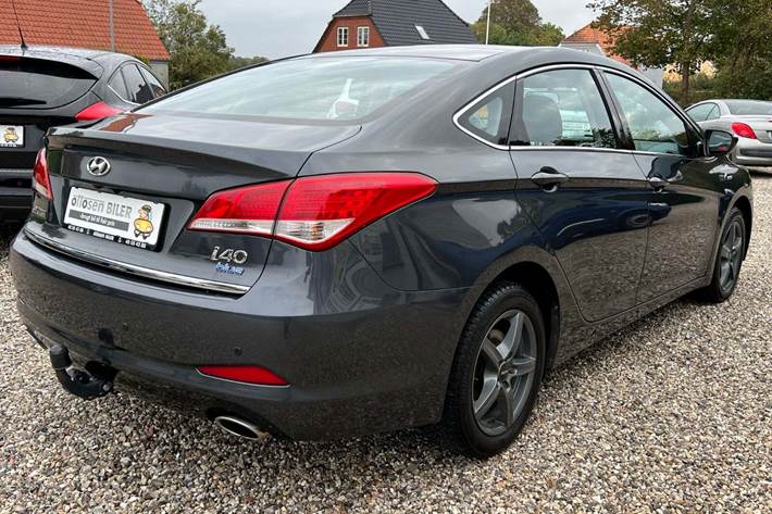 Grå Hyundai i40 fra 2013