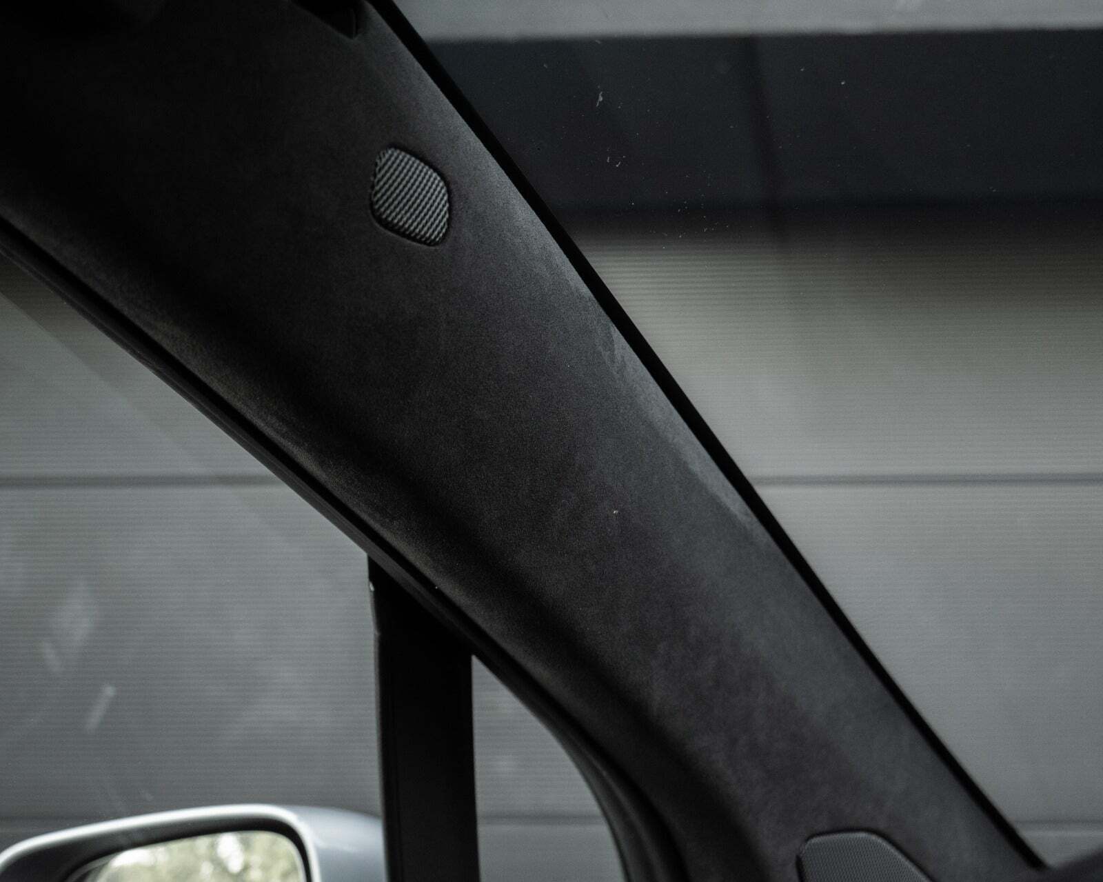 Grå Tesla Model X fra 2017