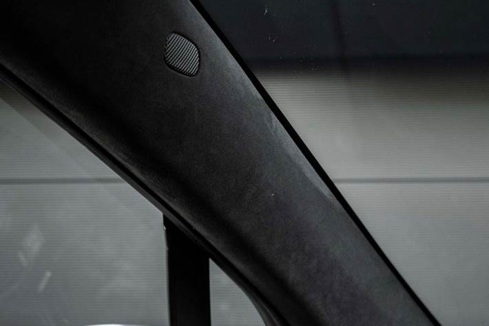 Grå Tesla Model X fra 2017