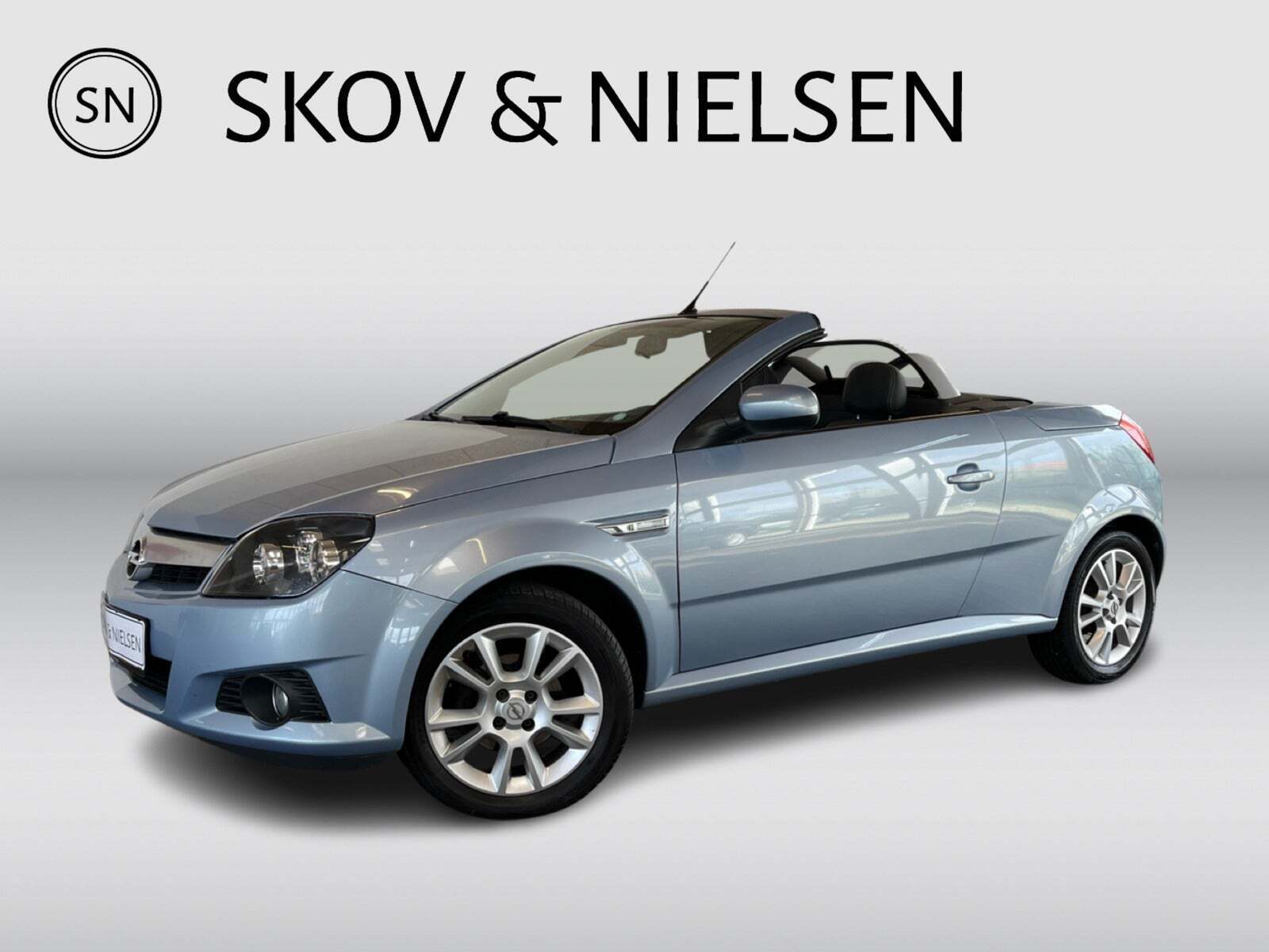 Blå Opel Tigra fra 2006