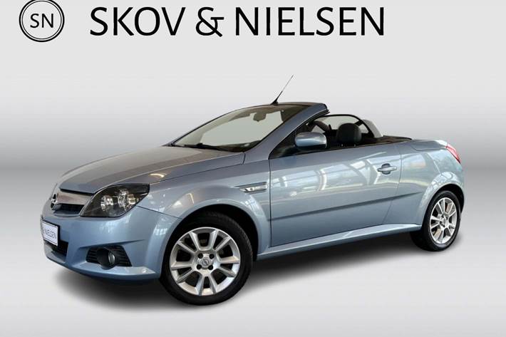 Blå Opel Tigra fra 2006