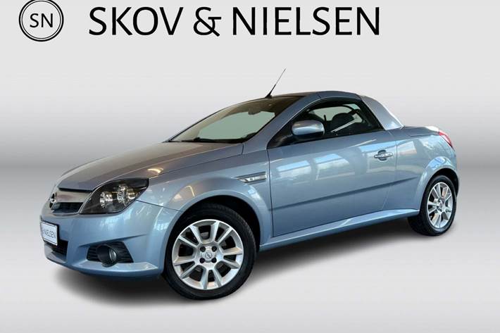Blå Opel Tigra fra 2006