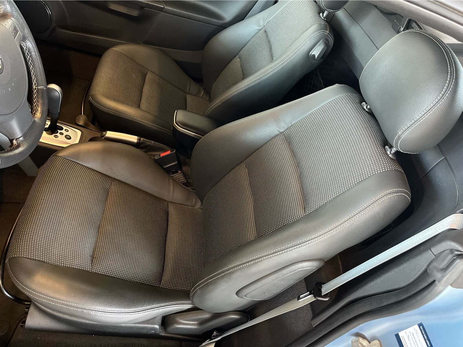 Blå Opel Tigra fra 2006