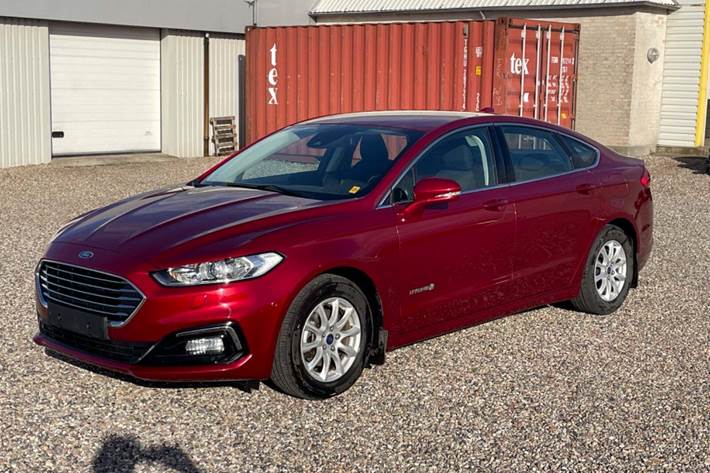 Rød Ford Mondeo fra 2020