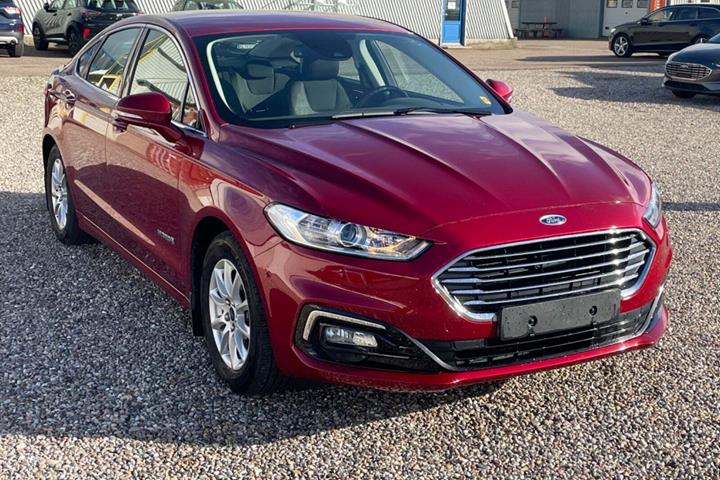 Rød Ford Mondeo fra 2020