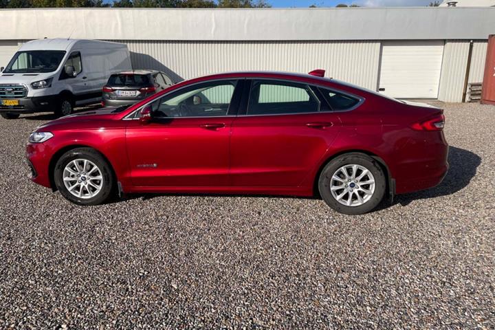 Rød Ford Mondeo fra 2020