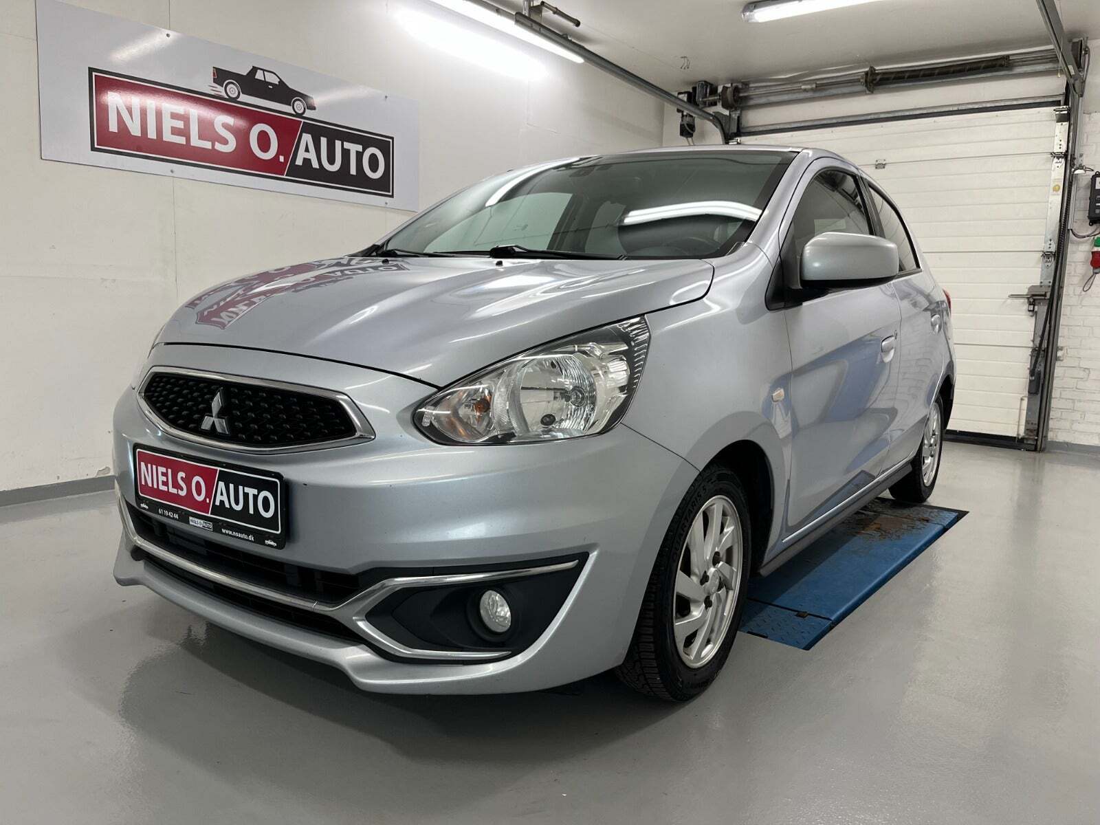 Grå Mitsubishi Space Star fra 2018