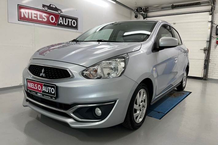 Grå Mitsubishi Space Star fra 2018