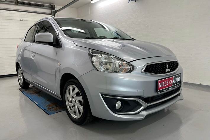 Grå Mitsubishi Space Star fra 2018