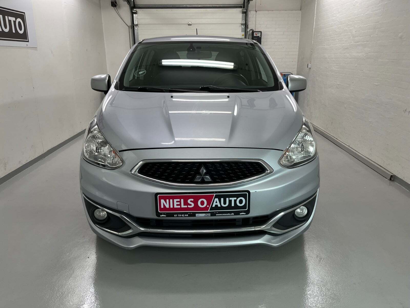 Grå Mitsubishi Space Star fra 2018