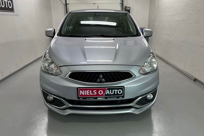 Grå Mitsubishi Space Star fra 2018