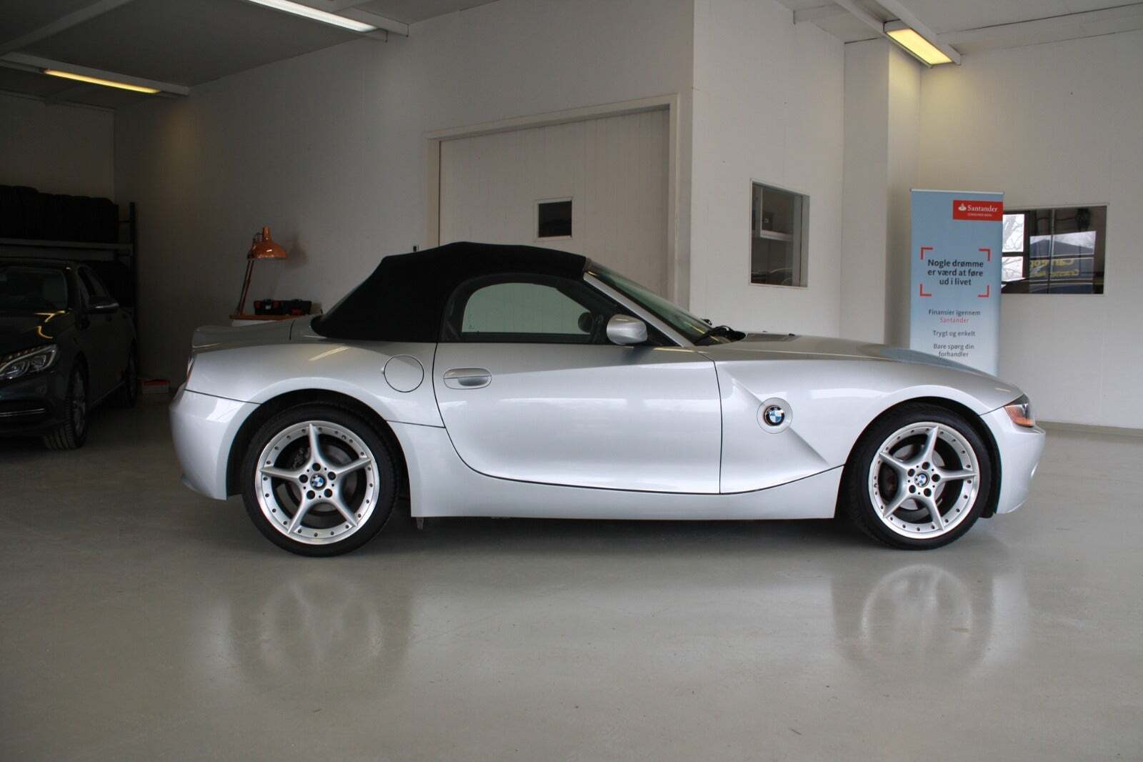 Grå BMW Z4 fra 2003