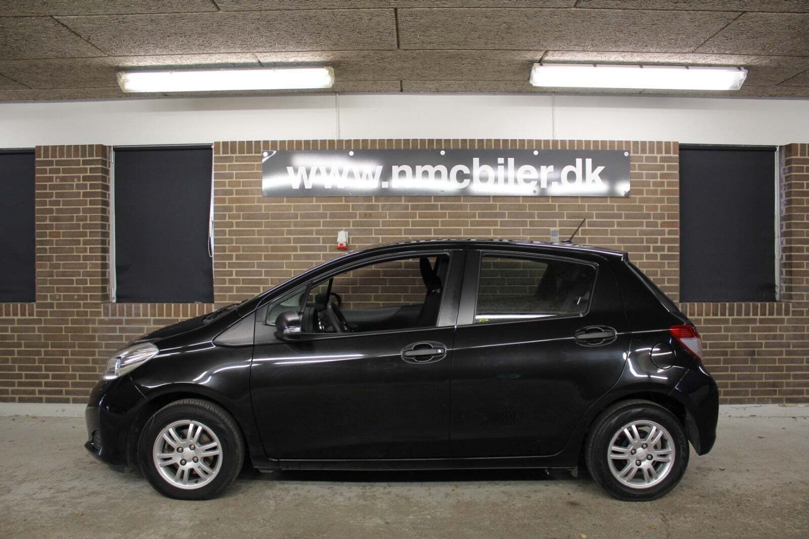 Sort Toyota Yaris fra 2011