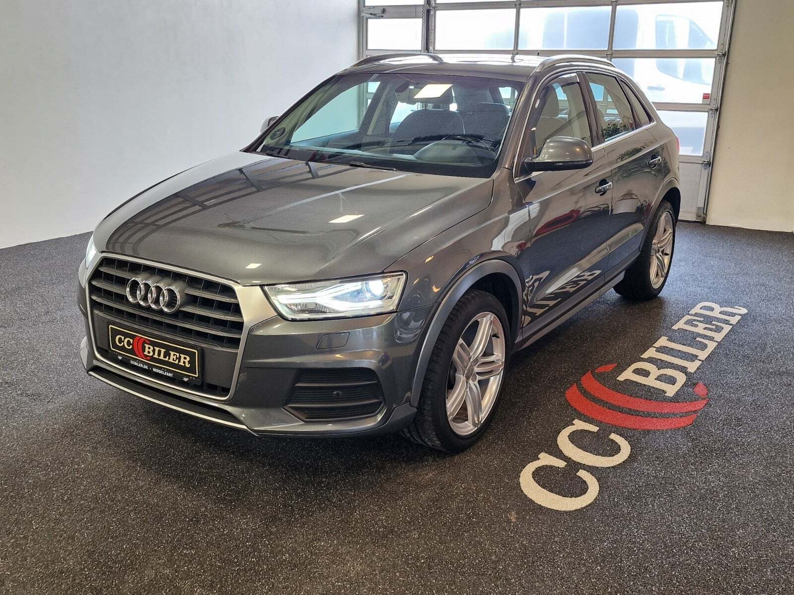 Grå Audi Q3 fra 2015