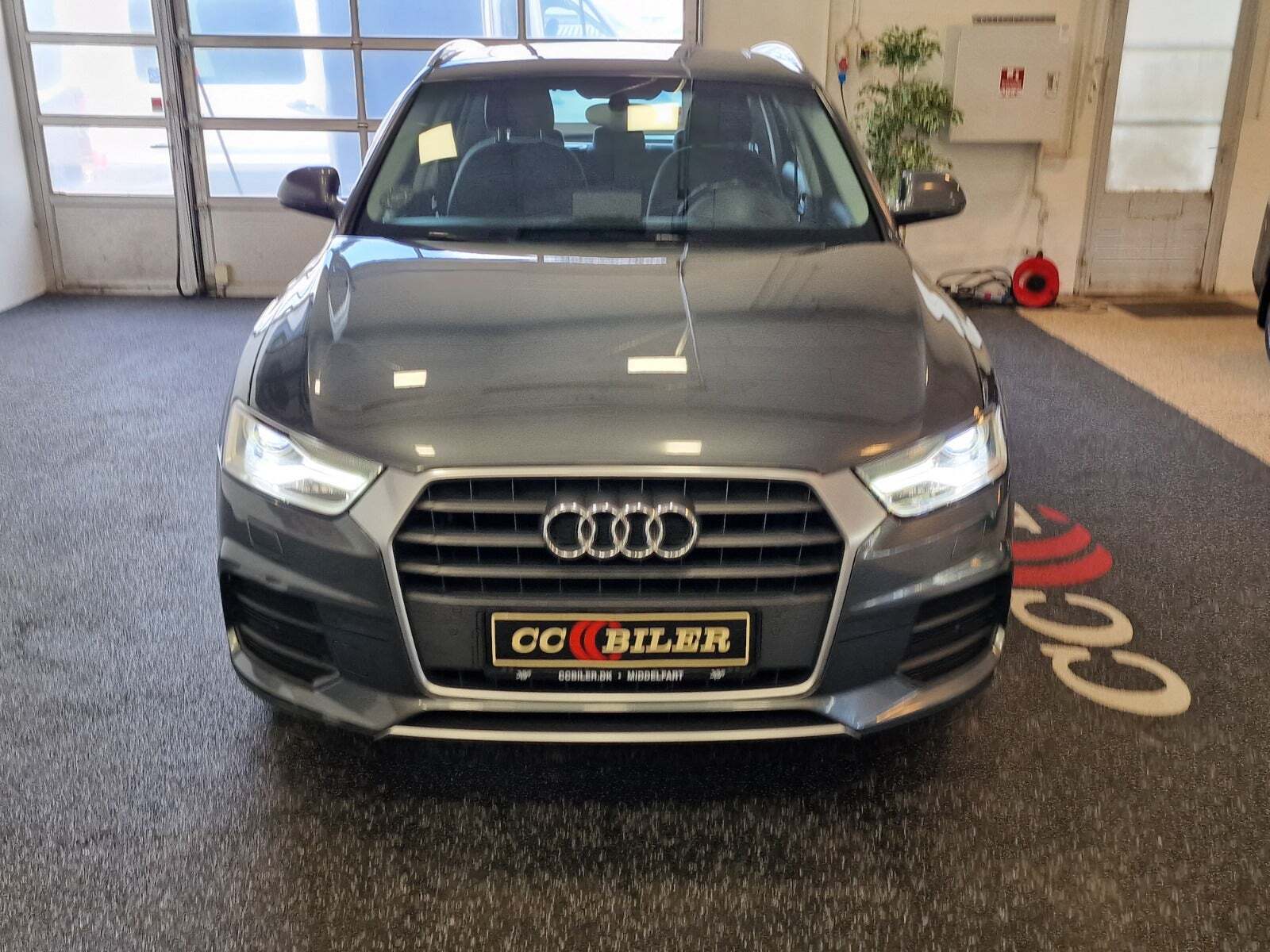 Grå Audi Q3 fra 2015