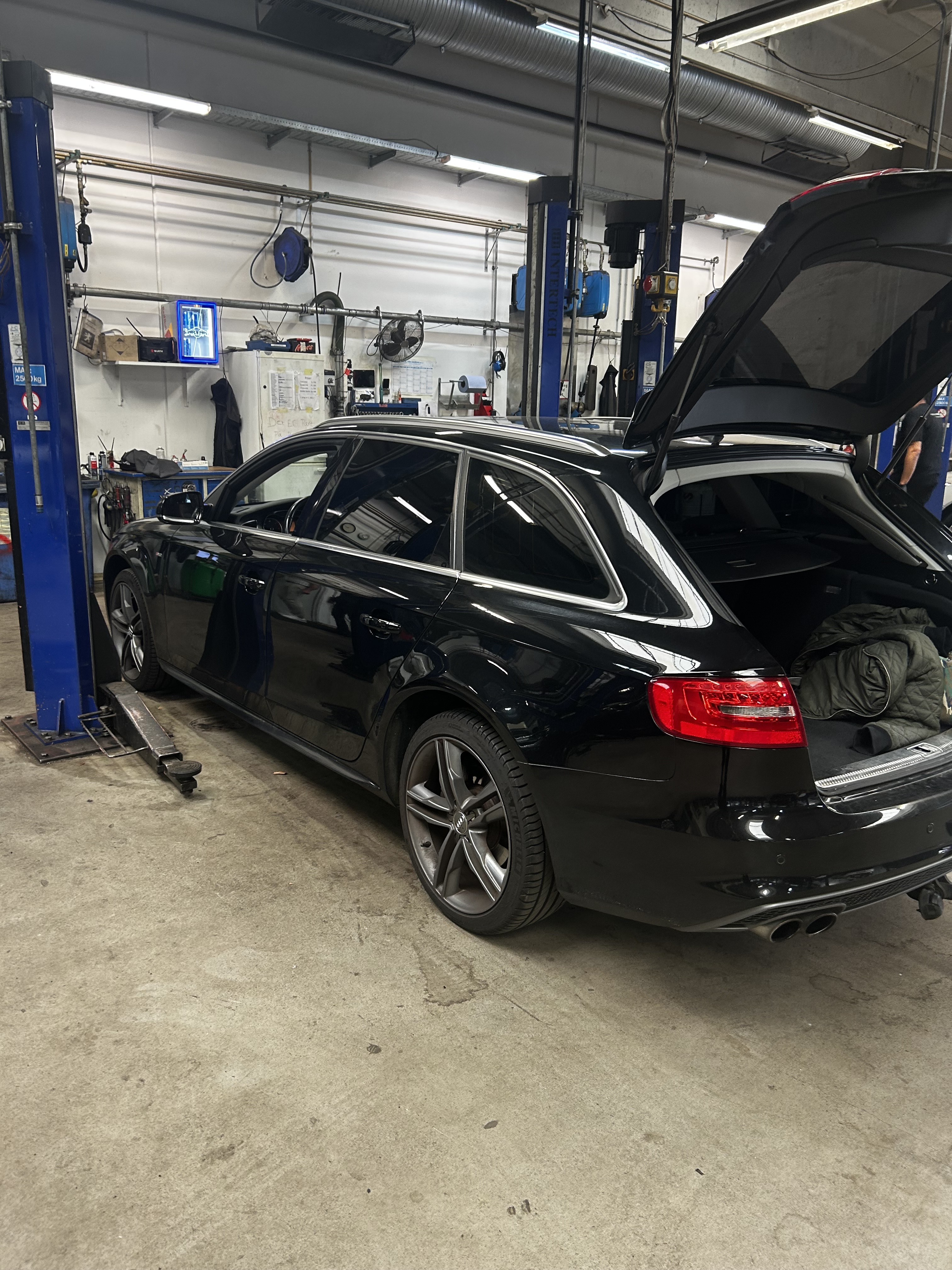 Sort Audi A4 fra 2015