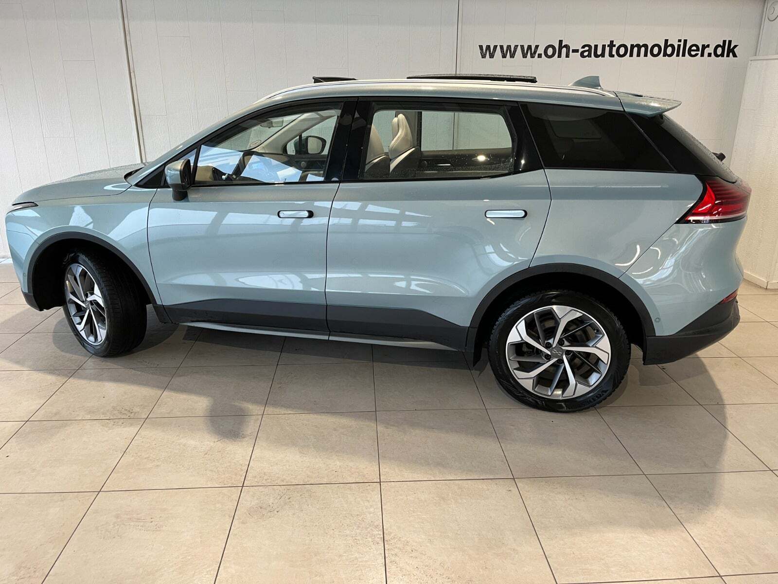 Blå Aiways U5 fra 2021