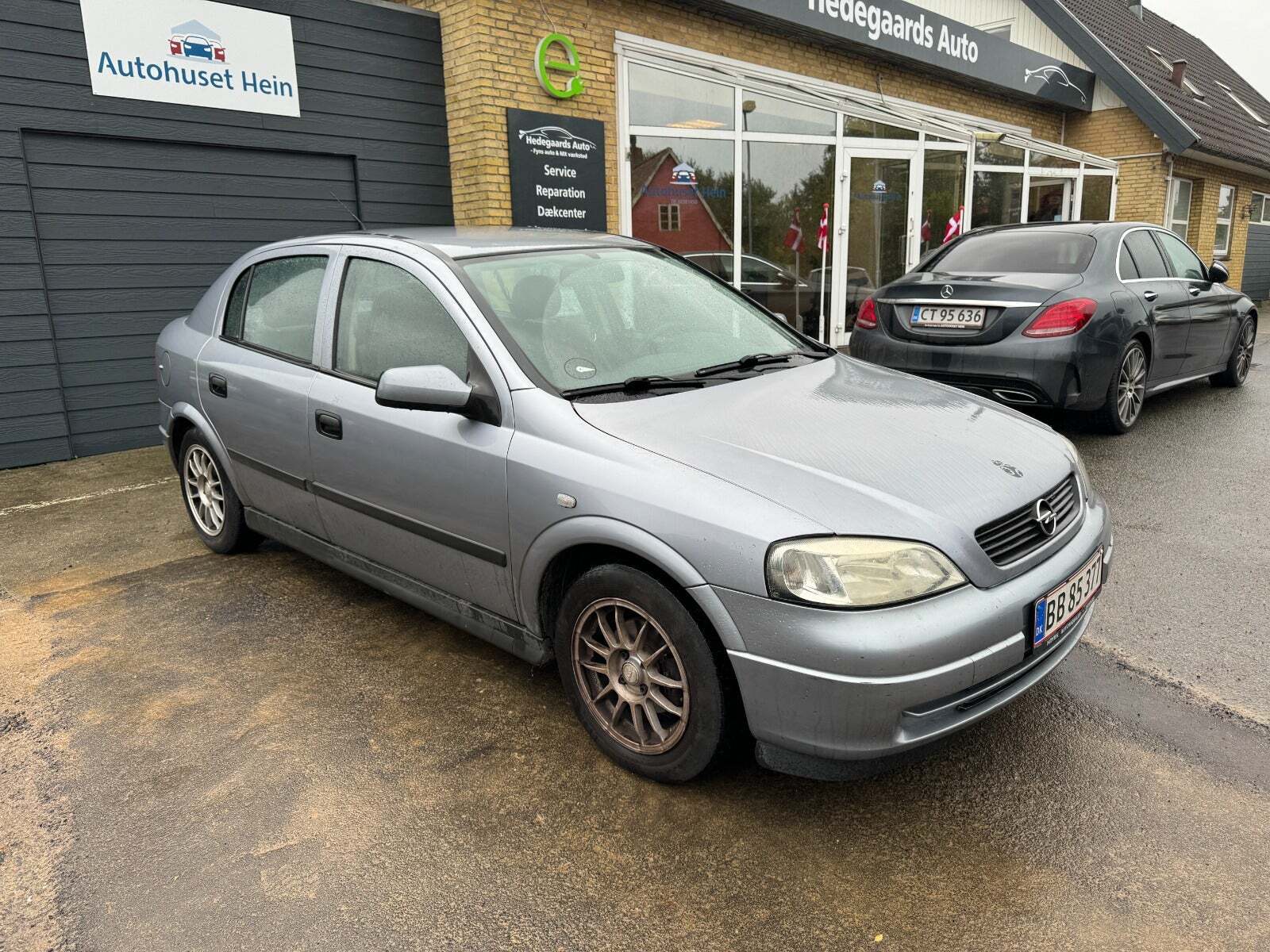 Blå Opel Astra fra 2008