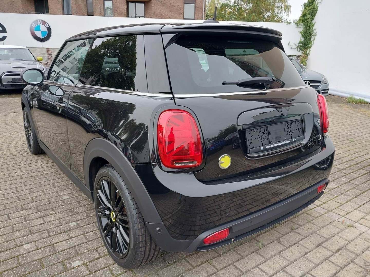 Sort Mini Cooper SE fra 2022