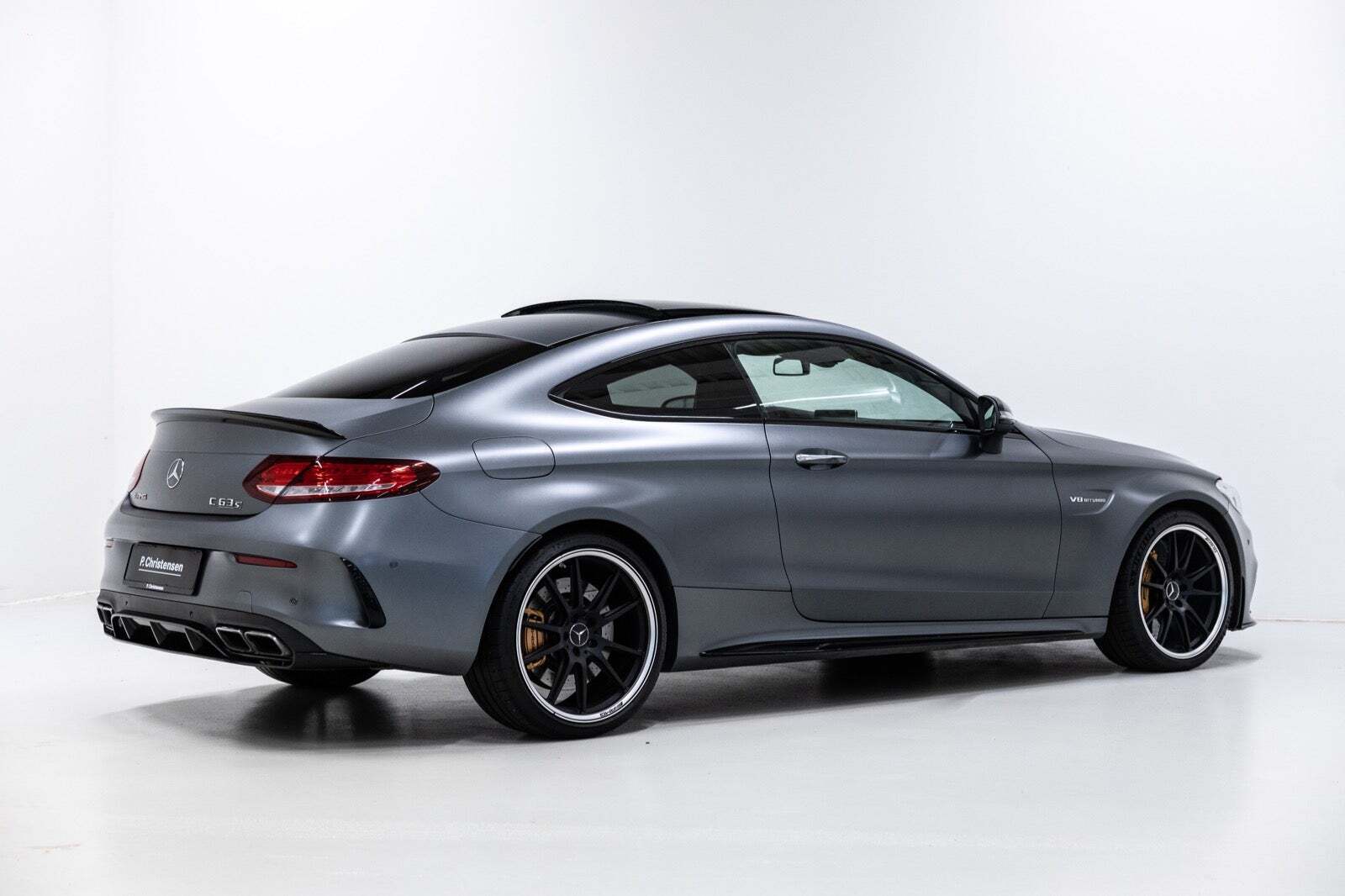 Grå Mercedes C63 fra 2017