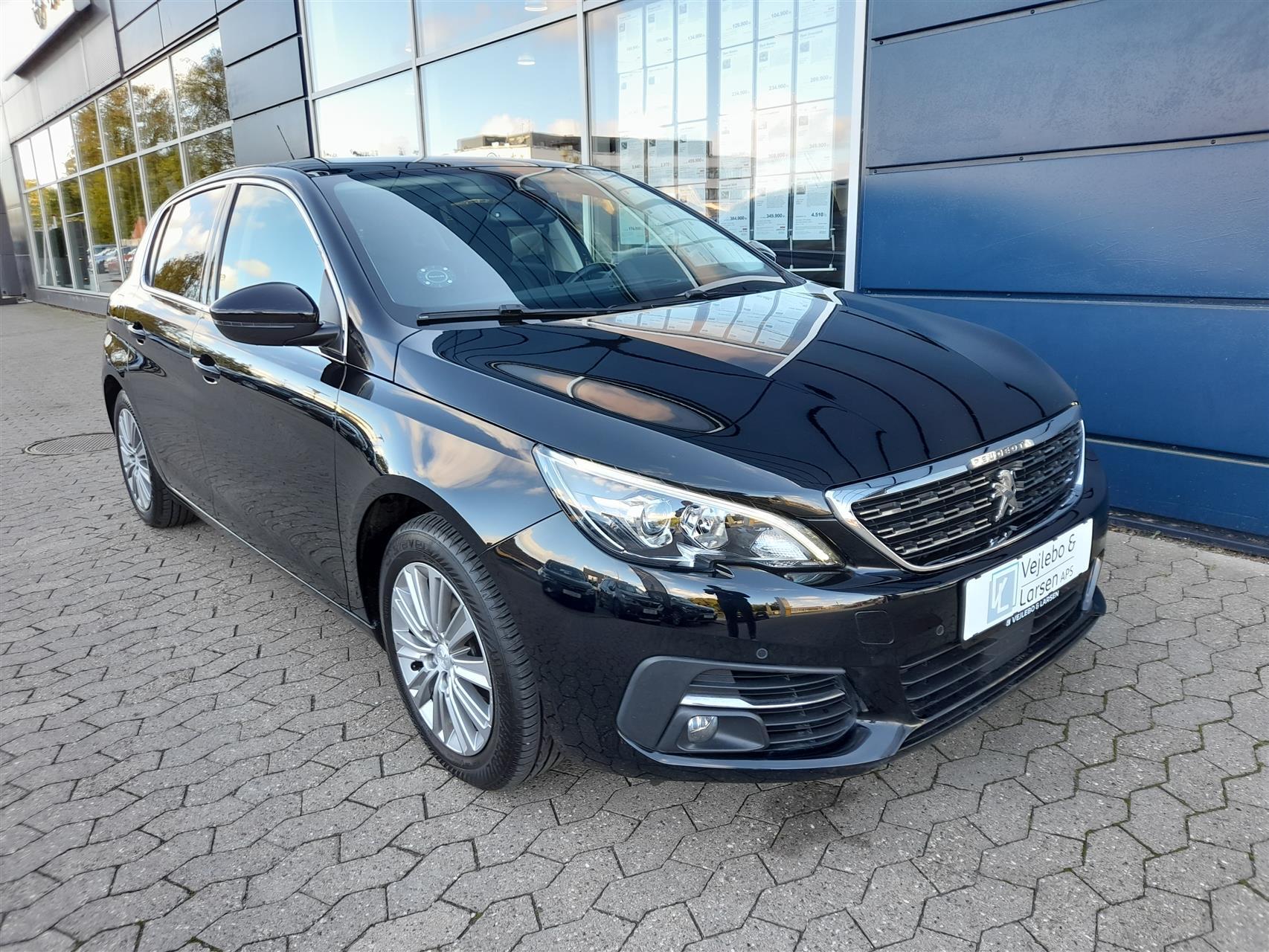 Sort Peugeot 308 fra 2019