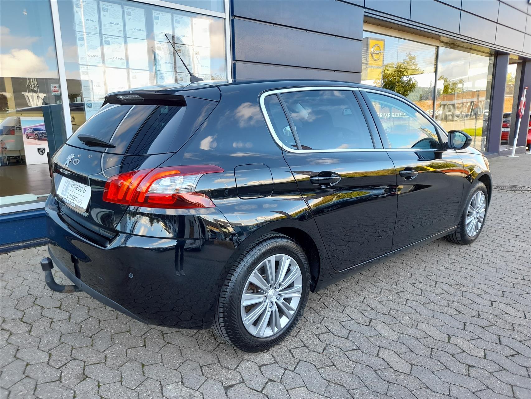 Sort Peugeot 308 fra 2019