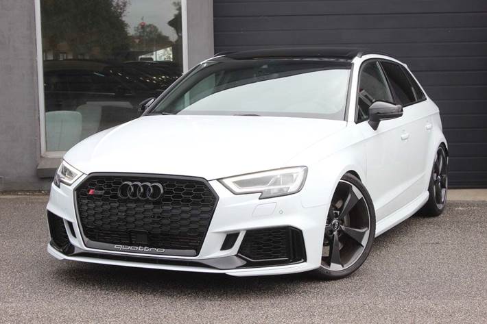 Hvid Audi RS3 fra 2019 set udefra