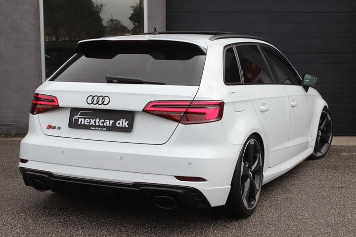 Hvid Audi RS3 fra 2019 set udefra