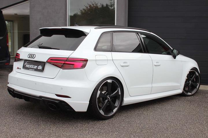 Hvid Audi RS3 fra 2019 set udefra