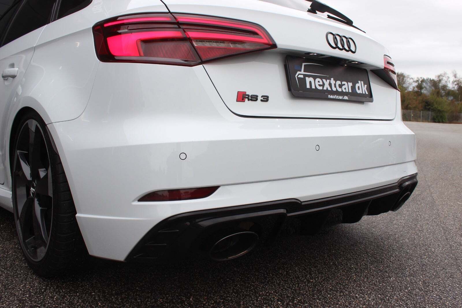 Hvid Audi RS3 fra 2019 set udefra