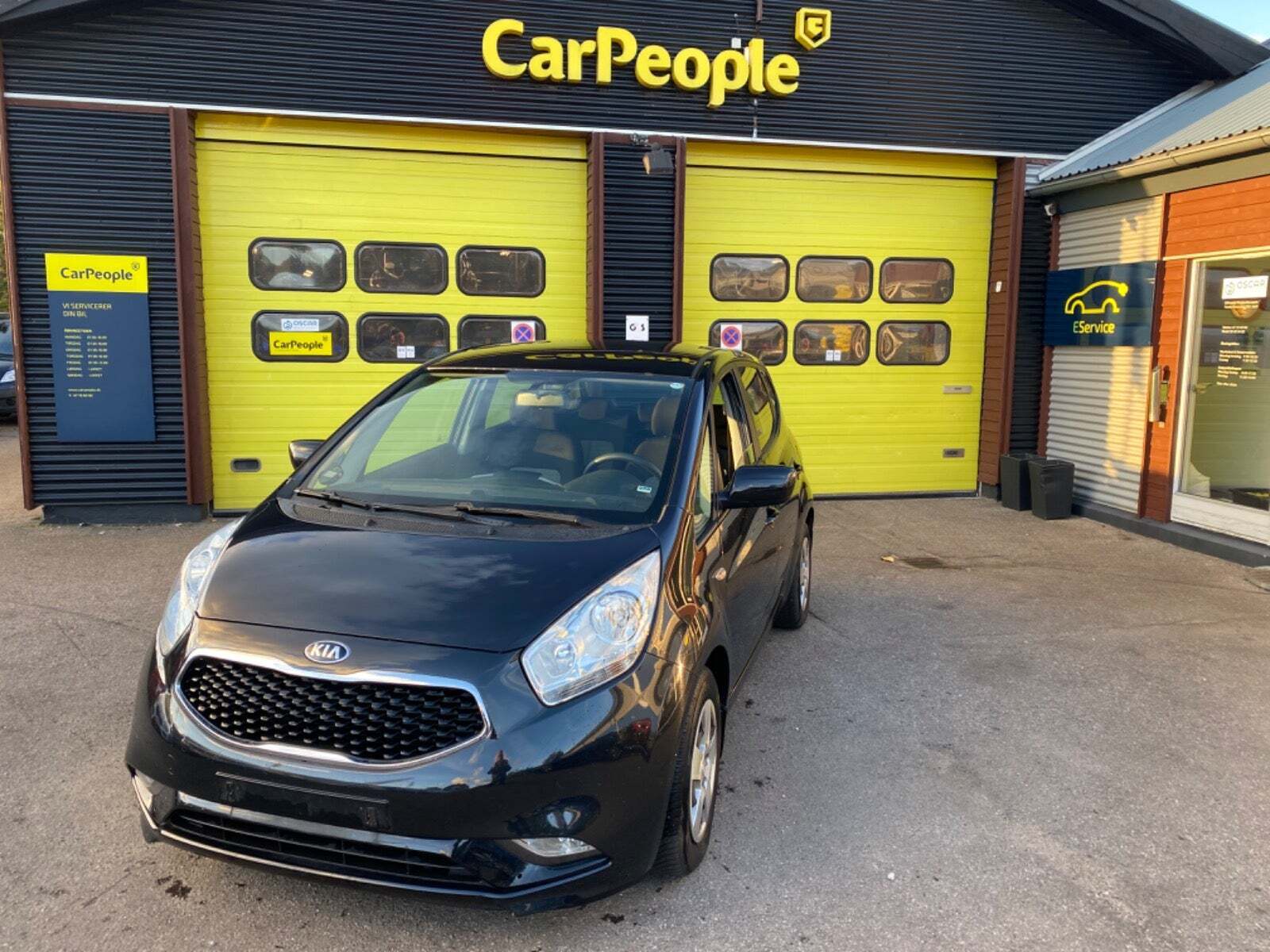 Sort Kia Venga fra 2017 set udefra