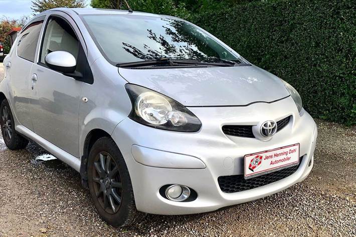 Sølv Toyota Aygo fra 2008