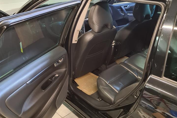 Sort Volvo V70 fra 2006