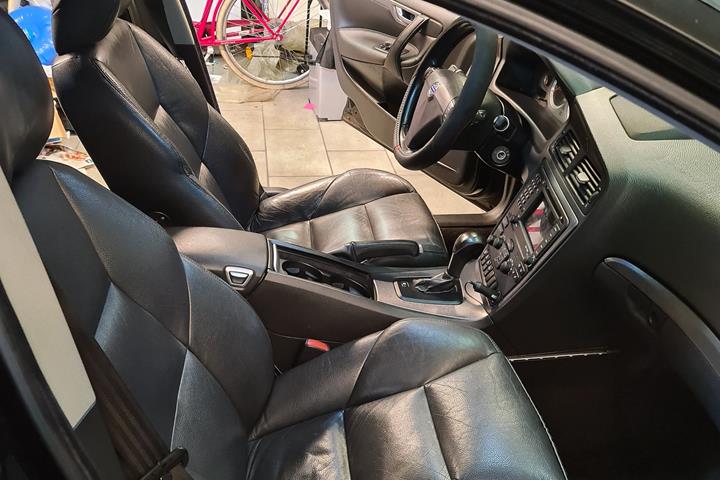 Sort Volvo V70 fra 2006