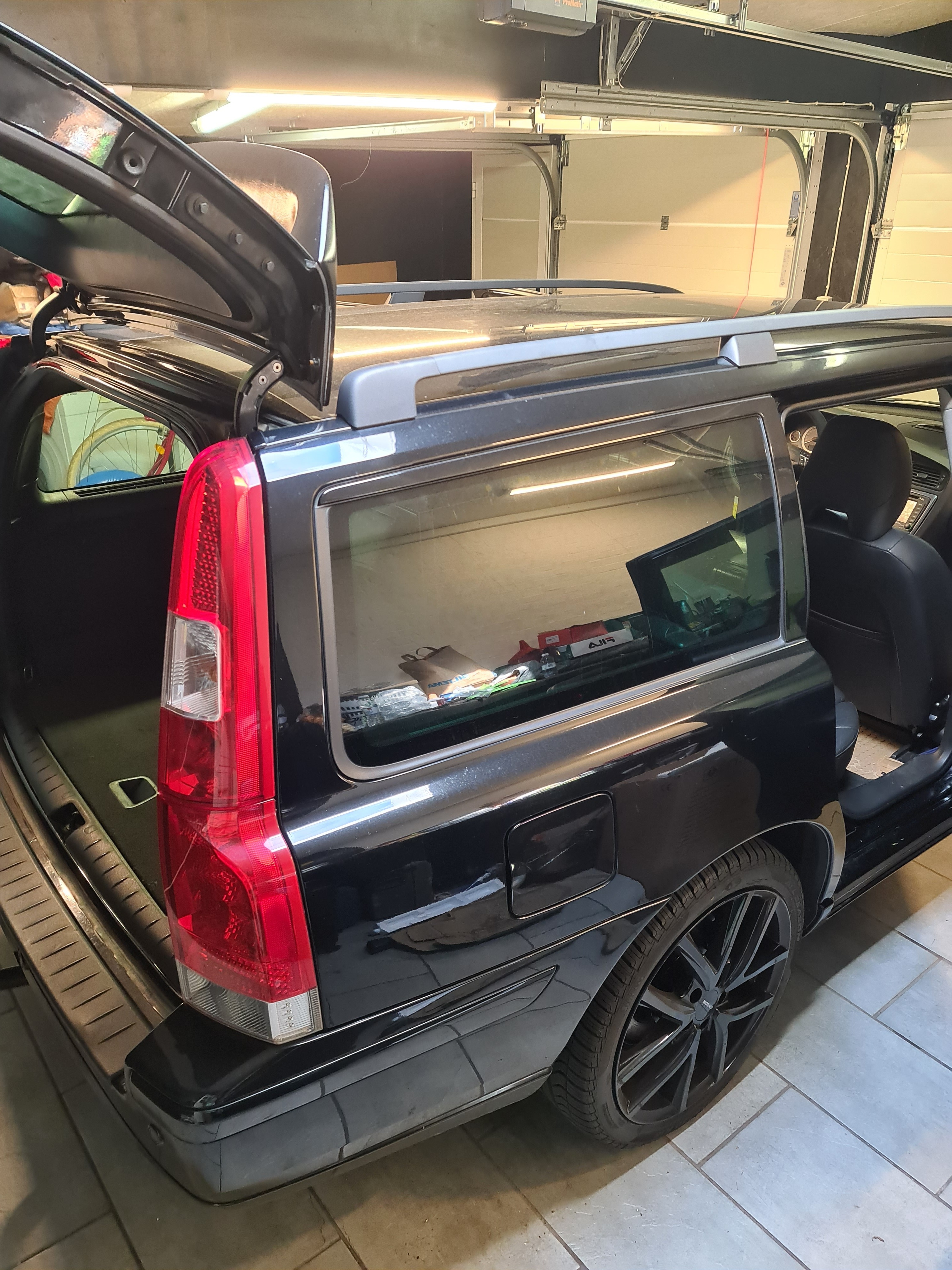 Sort Volvo V70 fra 2006