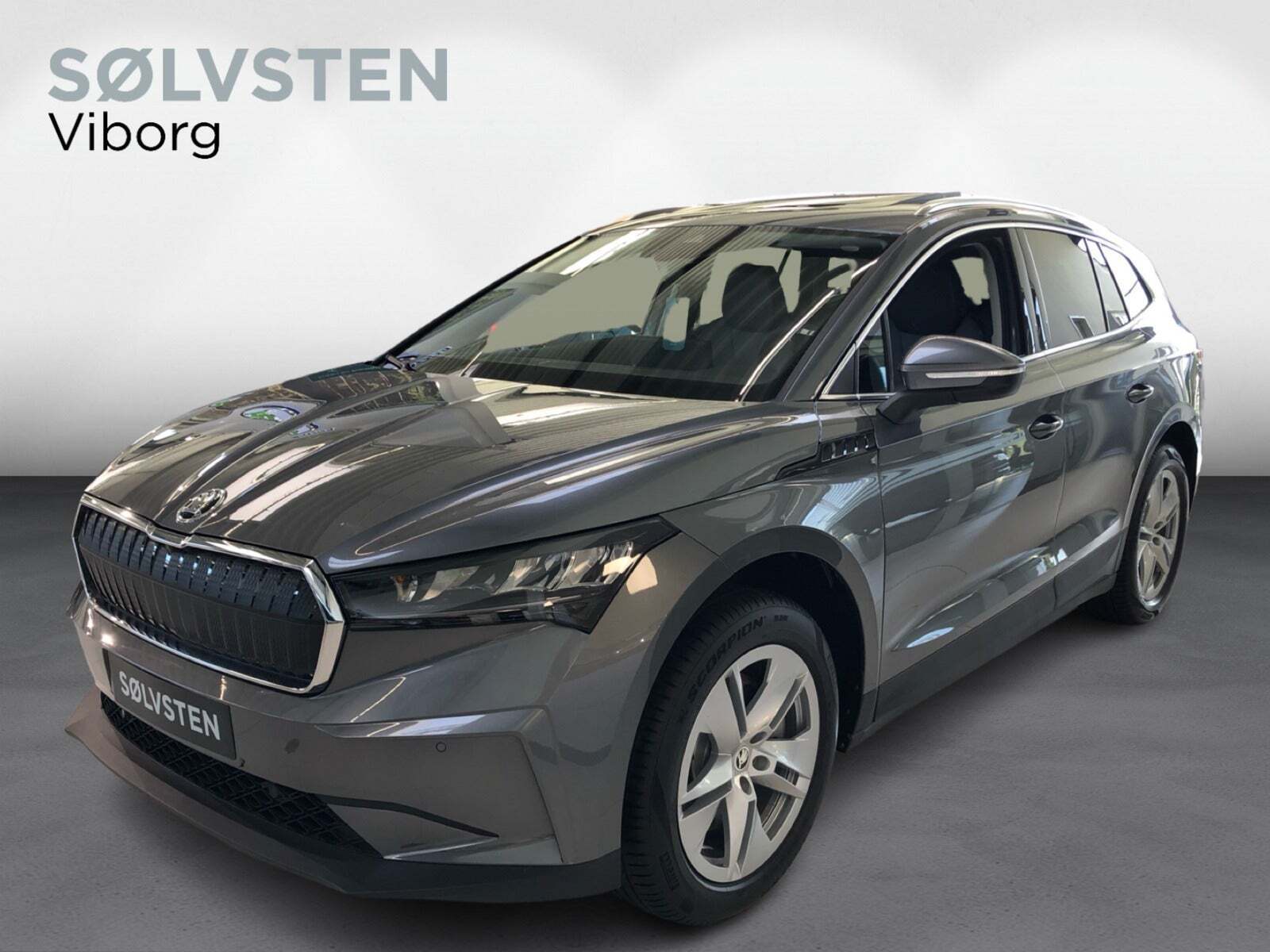 Grå Skoda Enyaq fra 2023