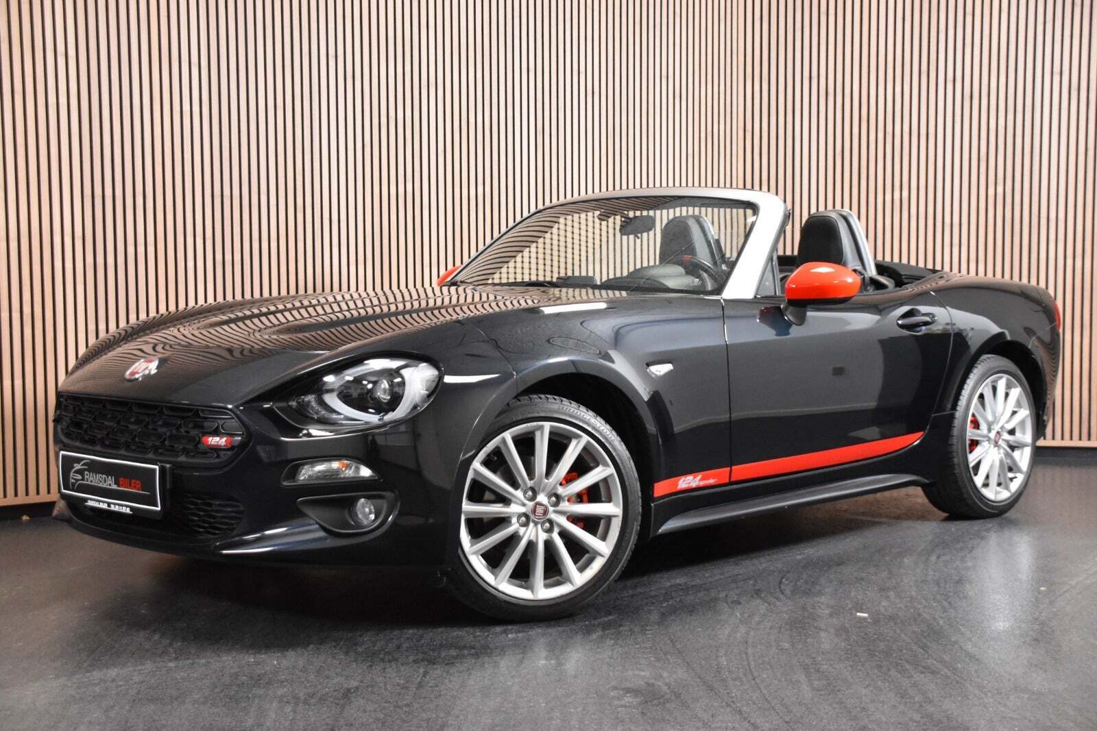 Sort Fiat 124 Spider fra 2016