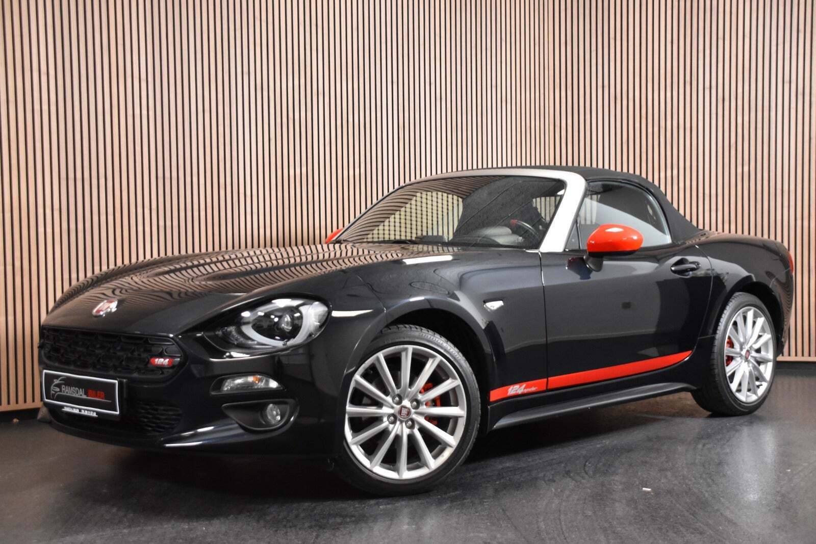 Sort Fiat 124 Spider fra 2016