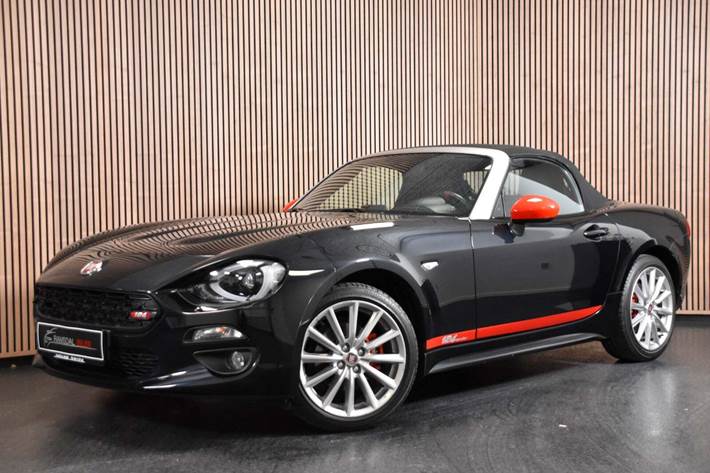 Sort Fiat 124 Spider fra 2016