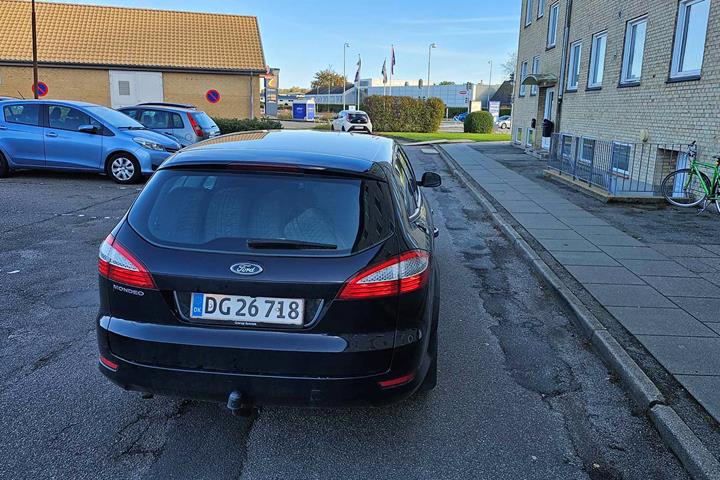Sort Ford Mondeo fra 2007
