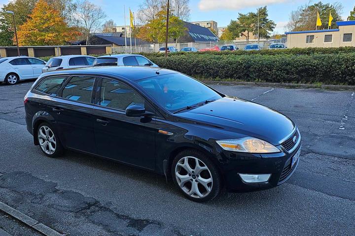 Sort Ford Mondeo fra 2007