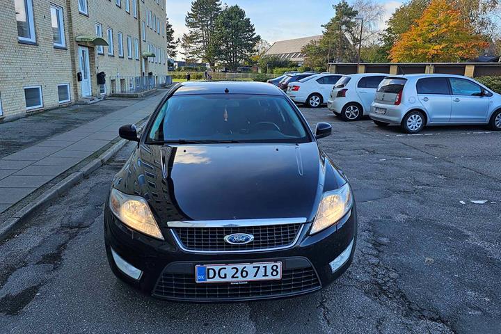 Sort Ford Mondeo fra 2007