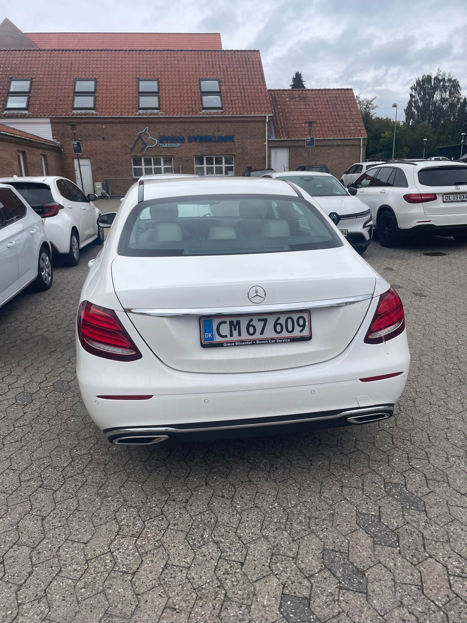 Hvid Mercedes E220 fra 2016