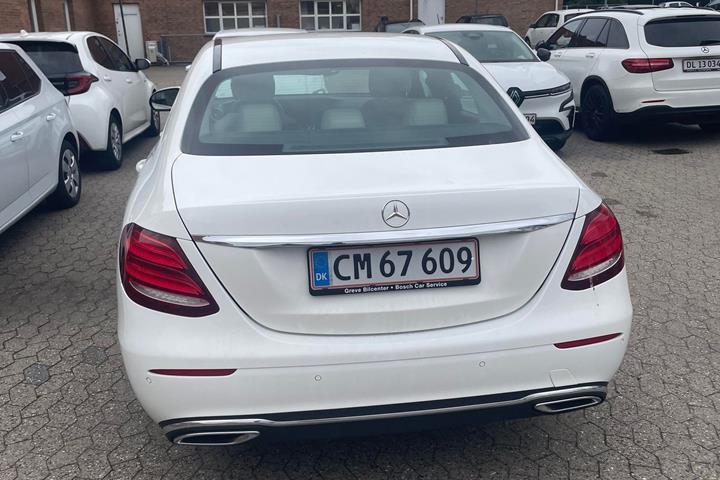Hvid Mercedes E220 fra 2016