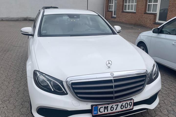 Hvid Mercedes E220 fra 2016