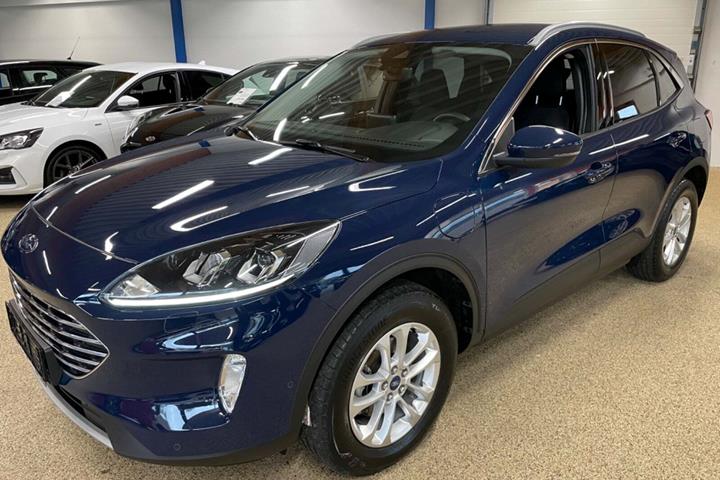 Blå Ford Kuga fra 2022 set udefra