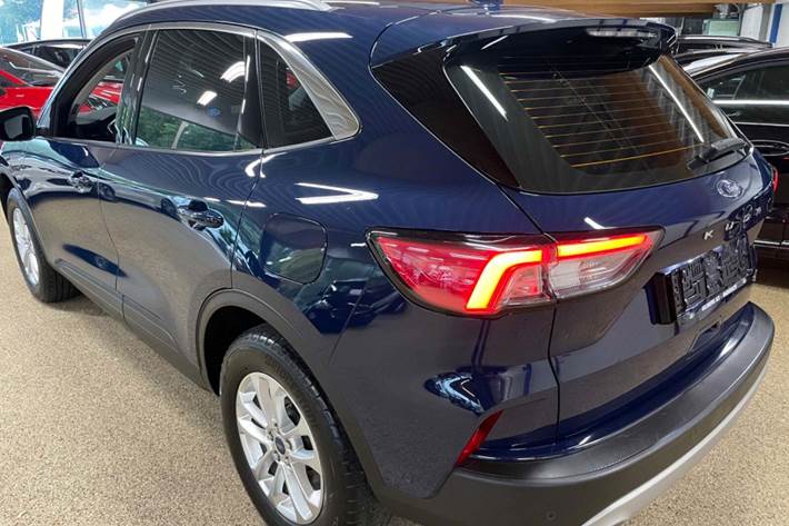 Blå Ford Kuga fra 2022