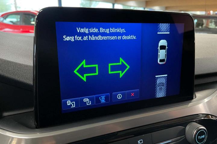 Blå Ford Kuga fra 2022